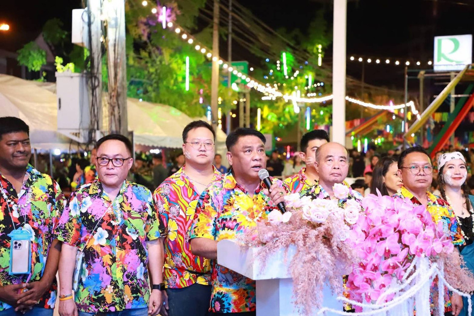 "สงกรานต์แม่สอด" คึกคัก ! นักท่องเที่ยวนับหมื่นแห่ร่วมงาน