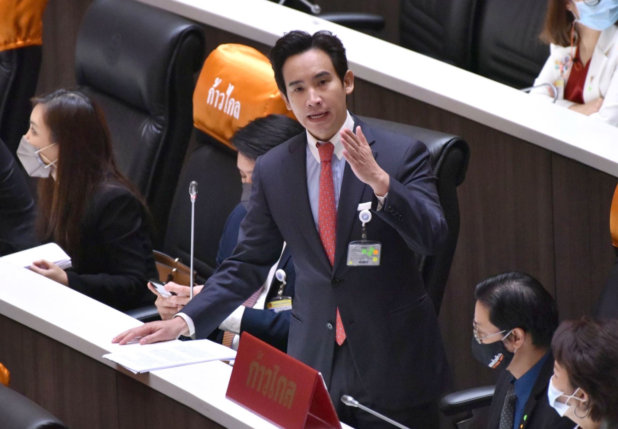 “พิธา” จวก “ประยุทธ์”ดึงสถาบันปกป้องตัวเอง ปลุกสภาโหวตไม่ไว้วางใจนายกฯ