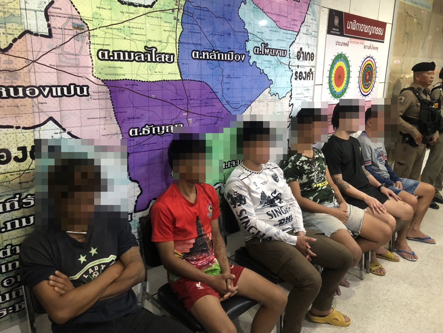 จับ 6 โจ๋บุกทำร้ายทีมงานหมอลำดัง “ดอกเหมย เพ็ญนภา” กลางงานแข่งเรือกาฬสินธุ์