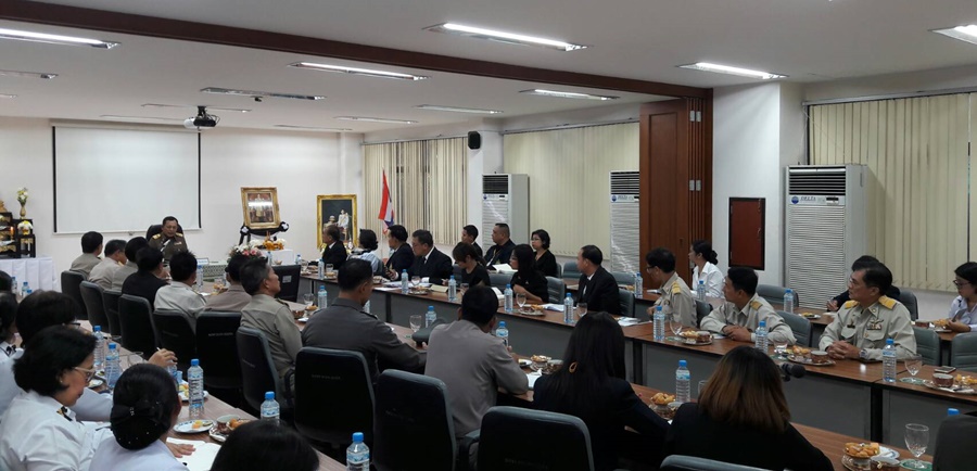“พลเอก ดาว์พงษ์” ลงพื้นที่โรงเรียนวังไกลกังวล เยี่ยมชมการจัดการศึกษาทางไกลผ่านดาวเทียม