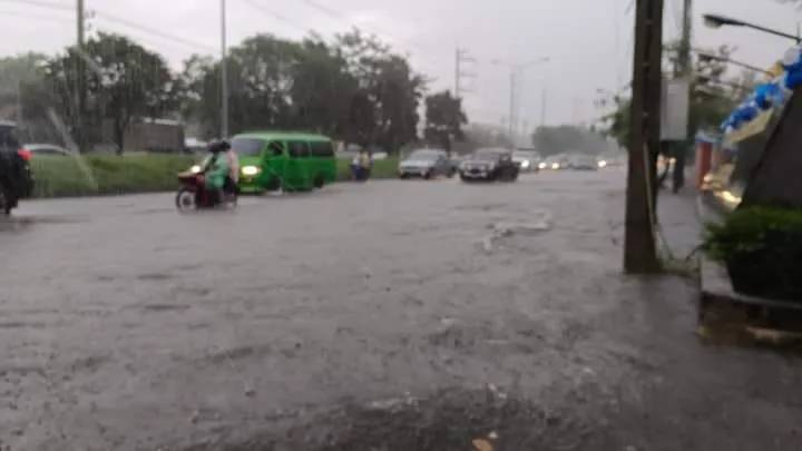 โคราชฝนถล่ม​ น้ำรอการระบายหลายจุด