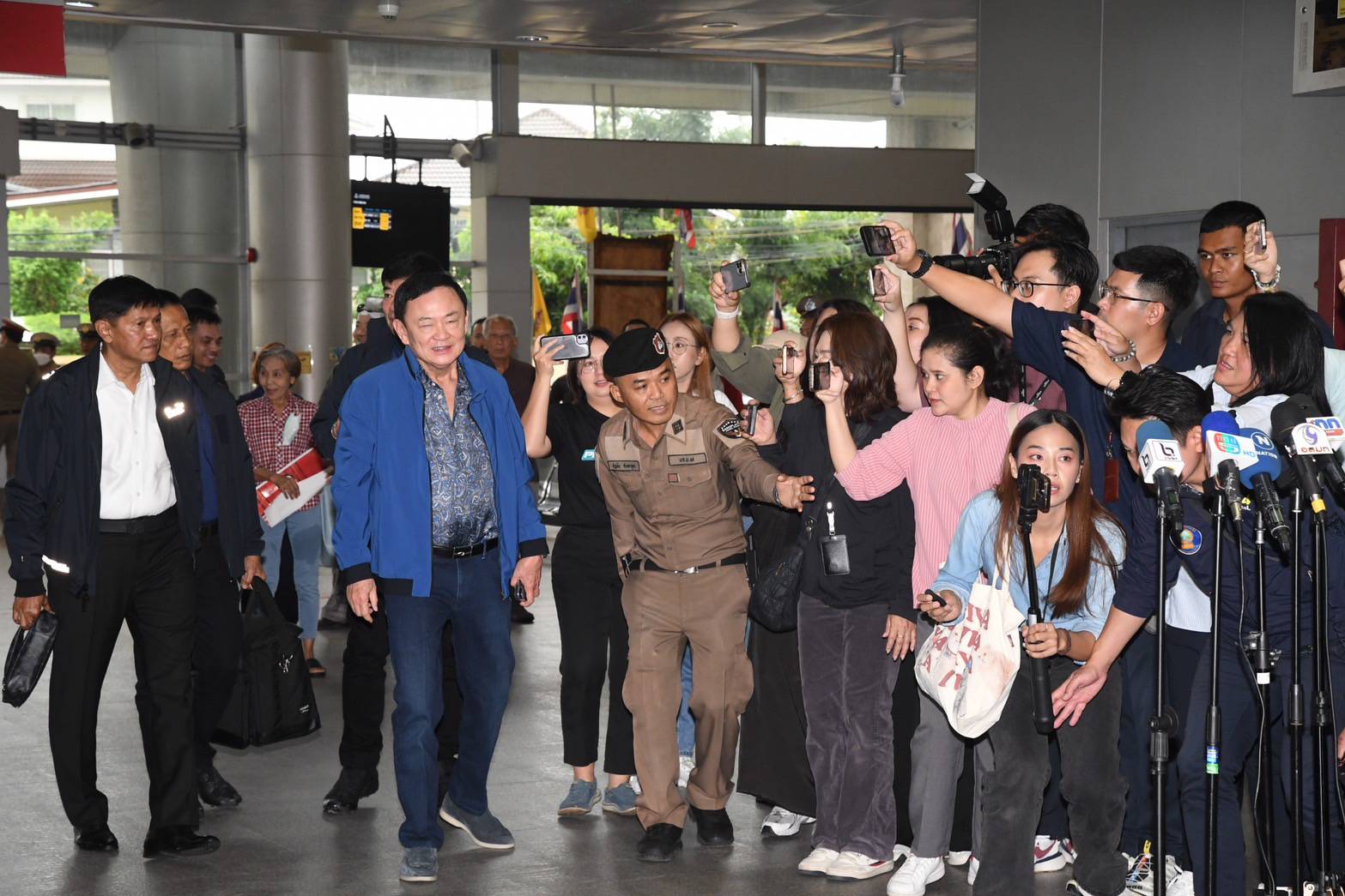 "ทักษิณ" เผยนั่งรถไฟครั้งแรกในรอบ 20 ปี ร่วมสัมมนาเพื่อไทย ที่หัวหิน ชม "นายกฯอิ๊งค์" ไม่ต้องแนะนำอะไร ดีเอ็นเอแรงอยู่แล้ว 