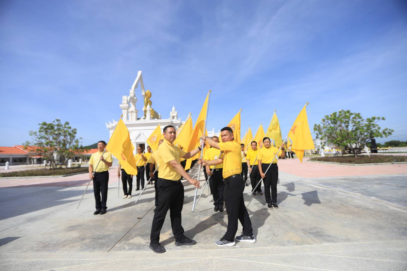 ลพบุรีจัดกิจกรรมเดินวิ่ง ปั่น ธงตราสัญลักษณ์ งานเฉลิมพระเกียรติพระบาทสมเด็จพระเจ้าอยู่หัว