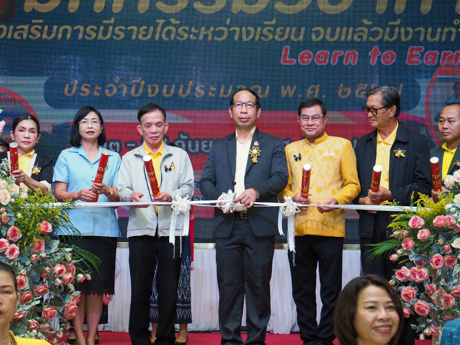 สกลนคร เปิดมหกรรมวิชาการ "ส่งเสริมการมีรายได้ระหว่างเรียน จบแล้วมีงานทำ (Learn to Earn)" 