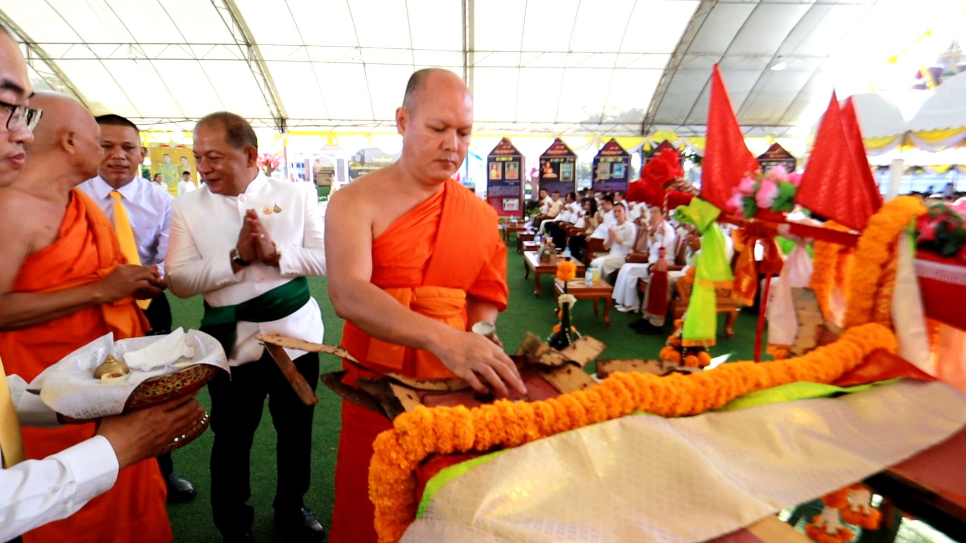 ผู้ว่าฯพิจิตรประกอบพิธีบวงสรวงแม่ย่านางเรือเพื่อความเป็นสิริมงคลในการจัดงานแข่งเรือชิงถ้วยพระราชทาน 