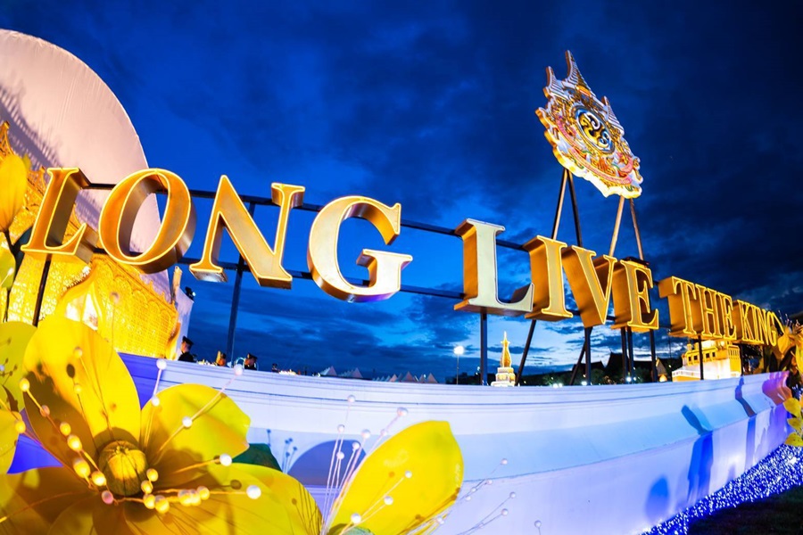 ชาวไทย–ต่างชาติร่วม5แสนคนชมการแสดงมหรสพสมโภช เฉลิมพระเกียรติ ร.10