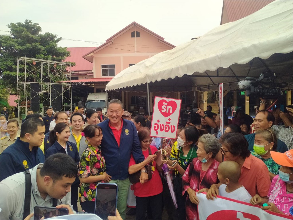 นายกฯ ลงพื้นที่ร้อยเอ็ดรับฟังปัญหาพี่น้องชาวสุวรรณภูมิ-พนมไพร