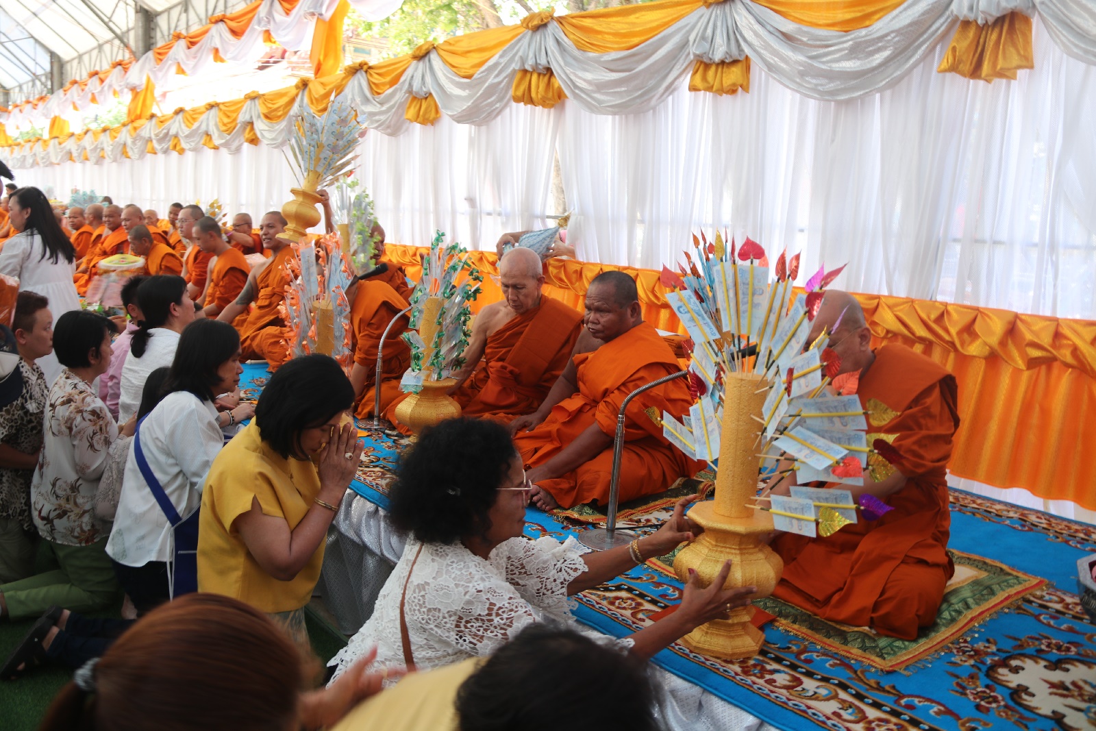 'วัดเทพประสาท'จัดพิธีถวายผ้าพระกฐินพระราชทานพุทธศาสนิกชนร่วมแห่องค์กฐินแน่นวัด 