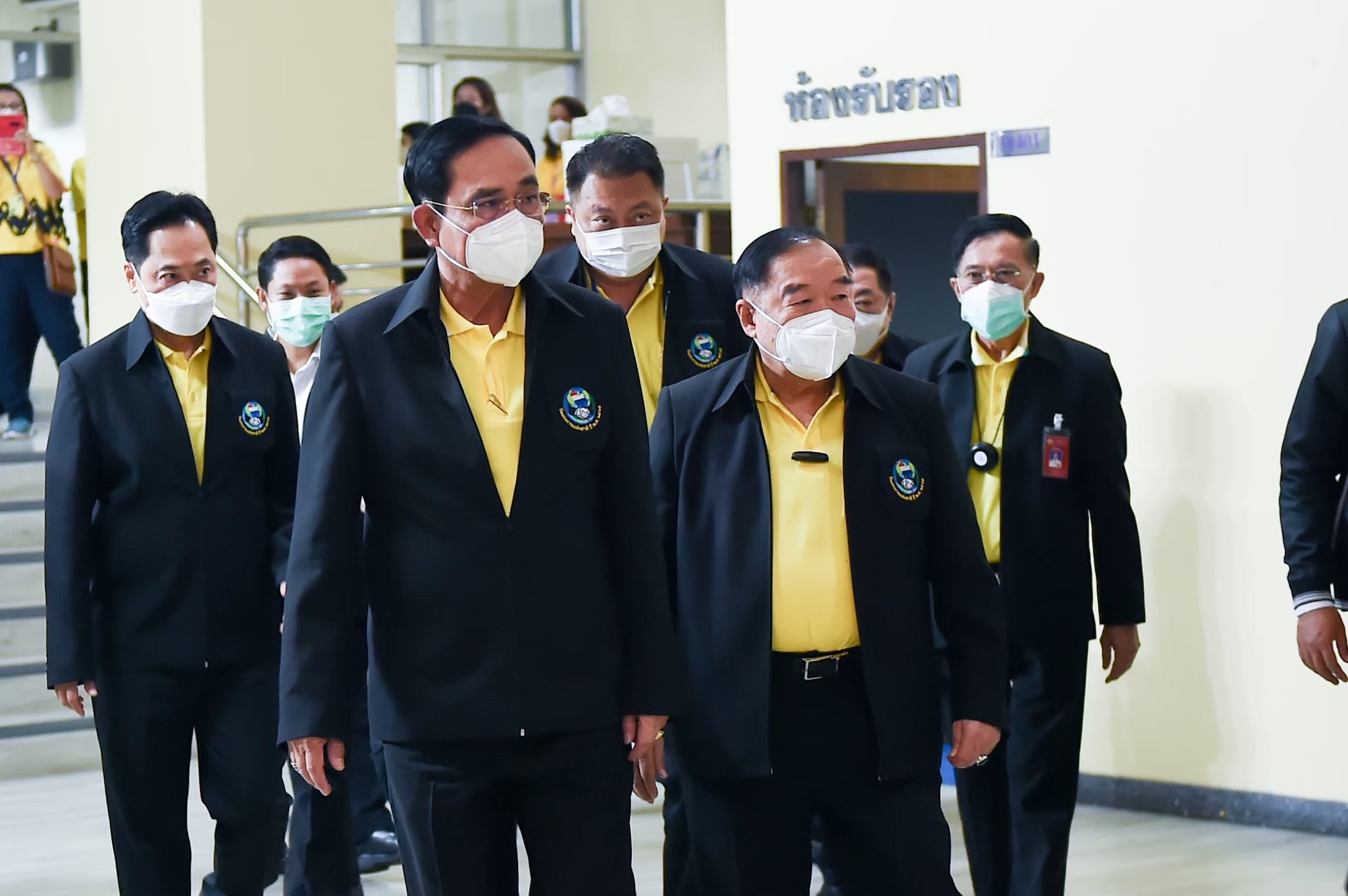 สะพัด!! “บิ๊กตู่” ลา “พี่ป้อม” เปิดใจคุยทำพรรคการเมืองใหม่ ลือ “สุชาติ” ทิ้งพปชร. หอบ "12 ส.ส." ซบ "รทสช."