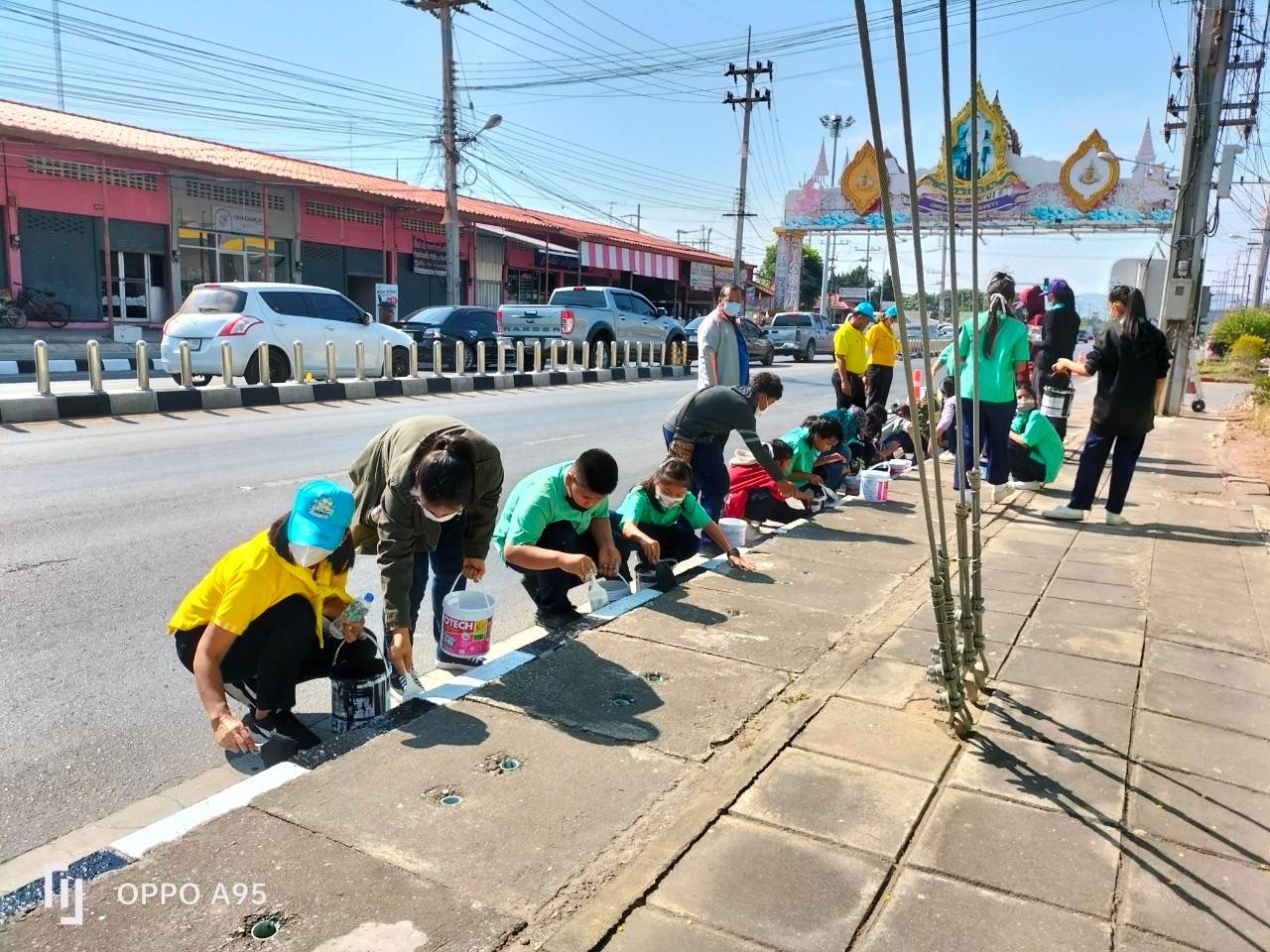 ตำรวจ สภ.หนองขาว ร่วมกับชาวบ้าน  ทำกิจกรรมจิตอาสา โครงการขับขี่ปลอดภัย-จิตอาสาจราจร 