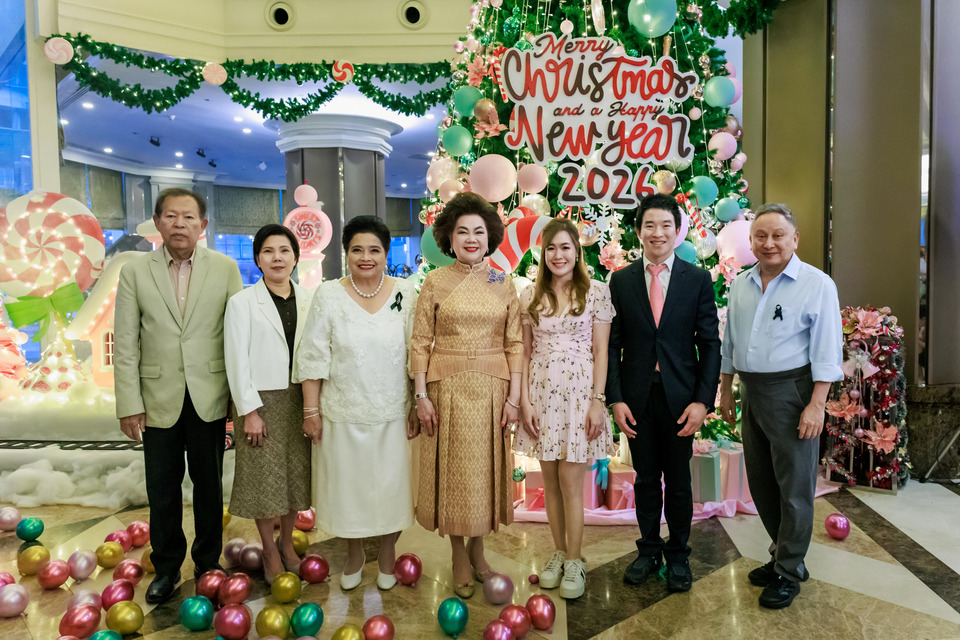 เปิดไฟต้นคริสต์มาส ที่โรงแรมเดอะ เบอร์เคลีย์ ประตูน้ำ