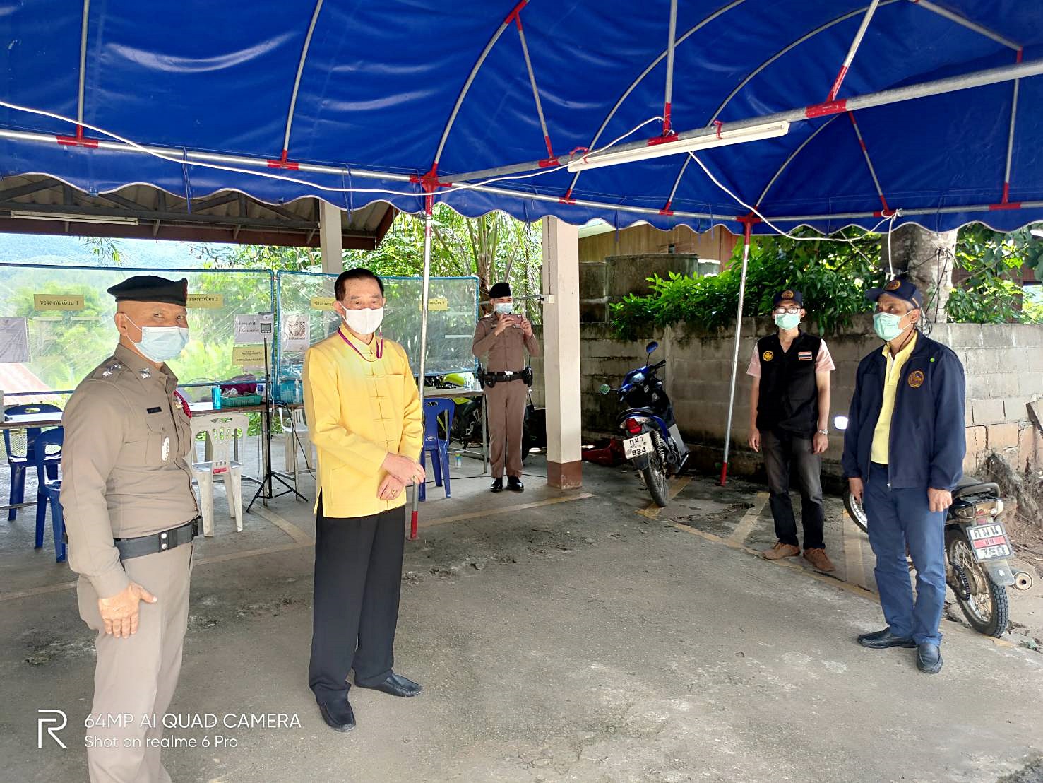 ผู้ว่าฯ แม่ฮ่องสอน เยี่ยมจุดตรวจจุดสกัด จนท.ประจำจุดตรวจ เน้นย้ำ ให้เข้มงวดการคัดกรองบุคคลเข้าออก ป้องกันโควิด