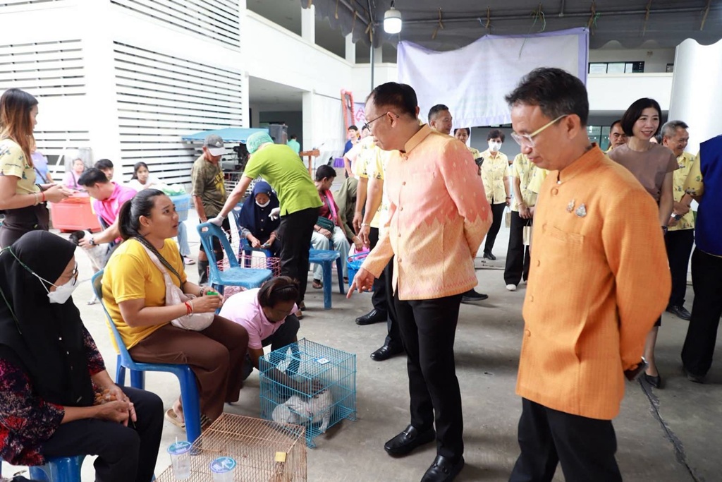 อ่างทองจัดโครงการ "ปศุสัตว์ร่วมใจกำจัดภัยโรคพิษสุนัขบ้า เพื่อเฉลิมพระเกียรติฯ"