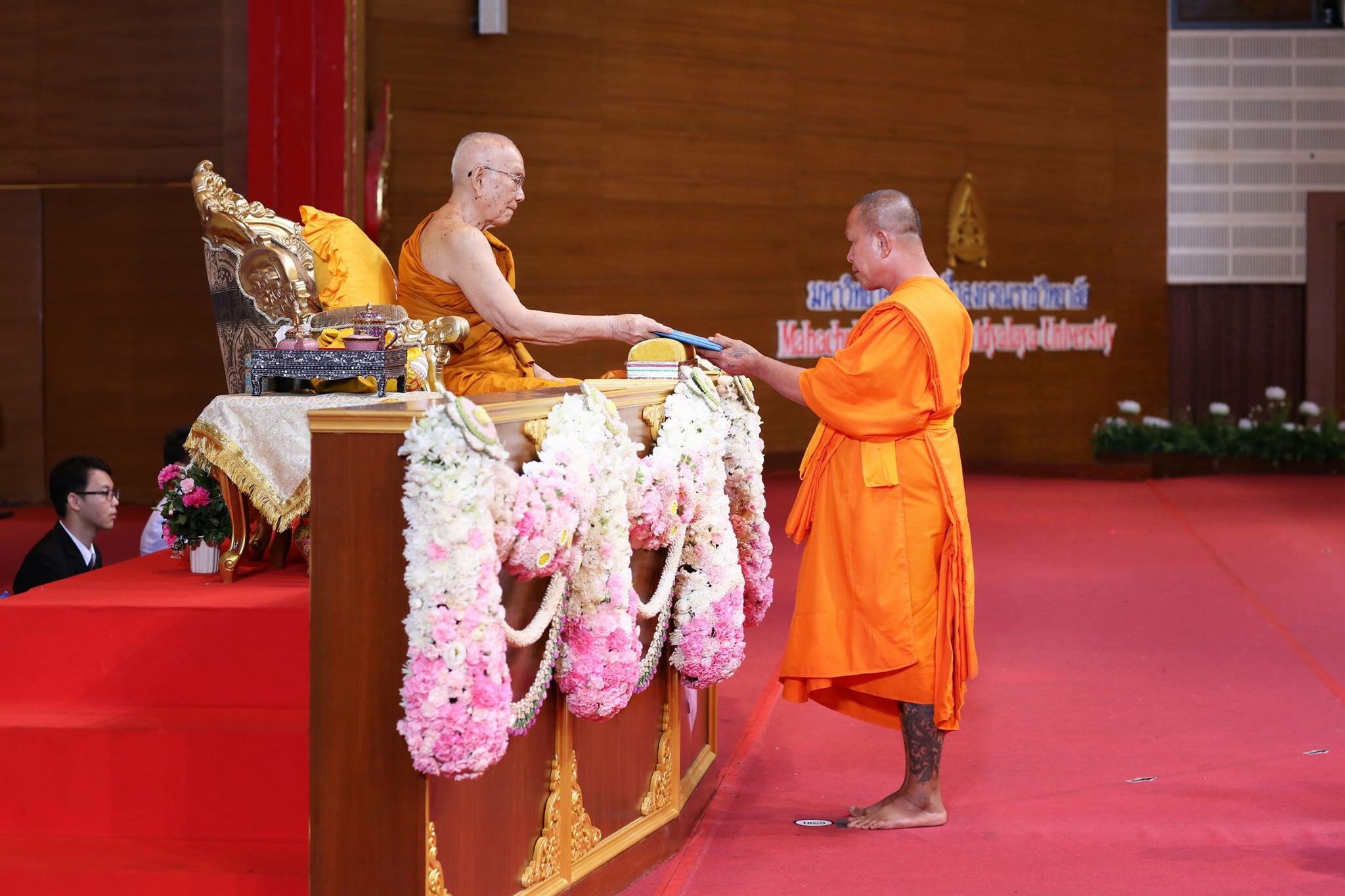 พระอาจารย์อ็อด เกจิอาจารย์ชื่อดัง เข้ารับประทานปริญญาบัติ สาขาพุทธศาสตรมหาบัณฑิต มจร.
