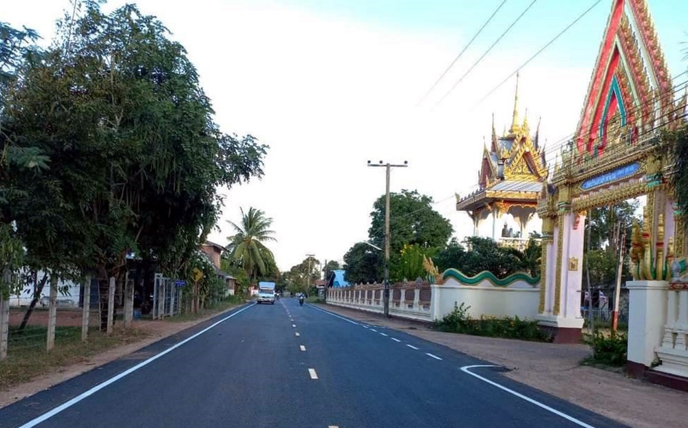 แก้ไขแล้ว!! นายก อบจ.ยโสธร ซ่อมถนนหน้าโรงเรียนหลังได้รับการร้องเรียน