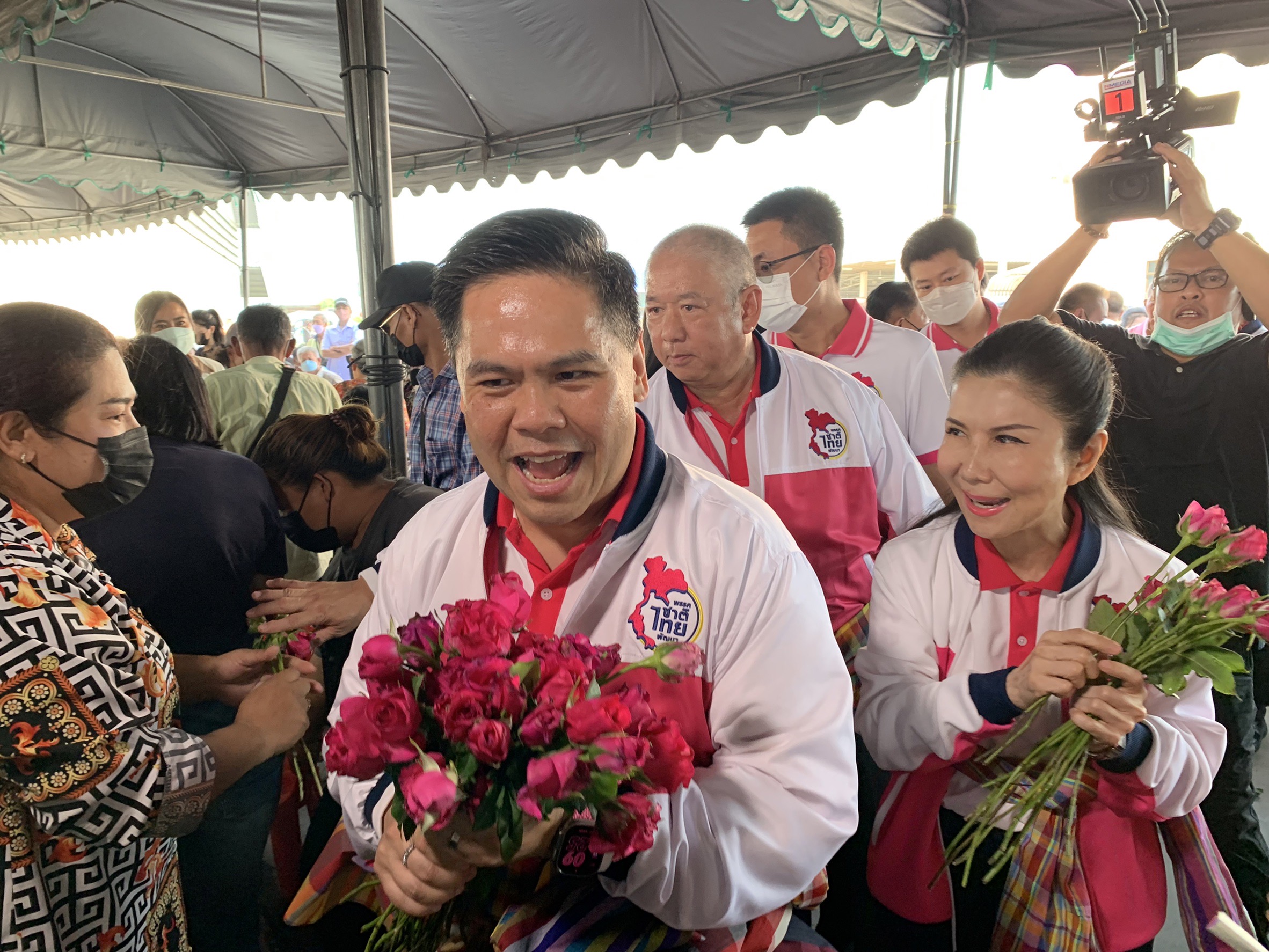 "ชาติไทยพัฒนา" เปิดเวทีปราศรัย "ประภัตร" ลั่นสุพรรณต้องแลนด์สไลด์ ดัน "วราวุธ" นั่งนายกฯคนที่ 2 "กัญจนา" ประกาศสู้ยิบตา 