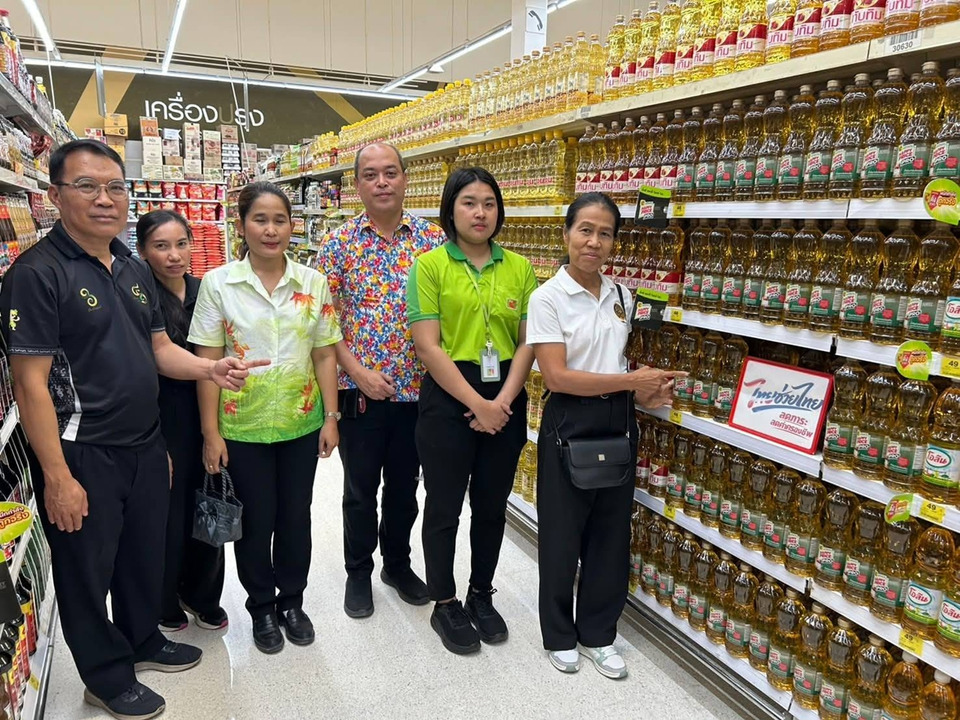 พาณิชย์อ่างทองลุยตรวจราคาสินค้า “ไทยช่วยไทย” ลดค่าครองชีพ กำชับปิดป้ายชัด