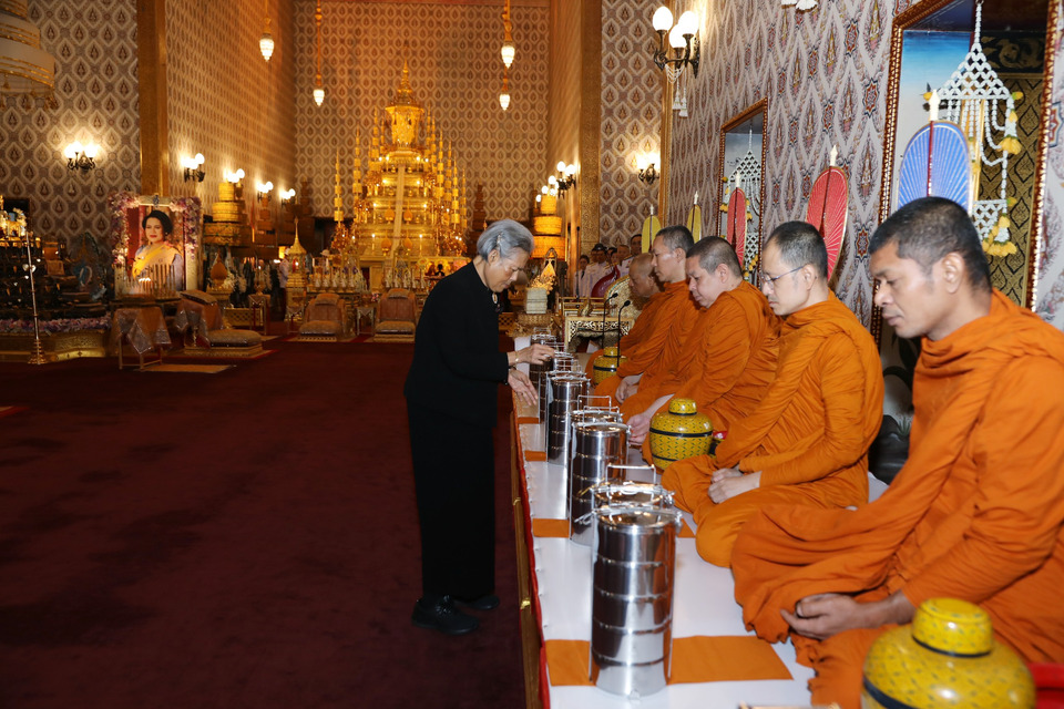 "กรมสมเด็จพระเทพฯ" เสด็จฯ ทรงบำเพ็ญพระราชกุศลถวายพระบรมศพ "พระพันปีหลวง"