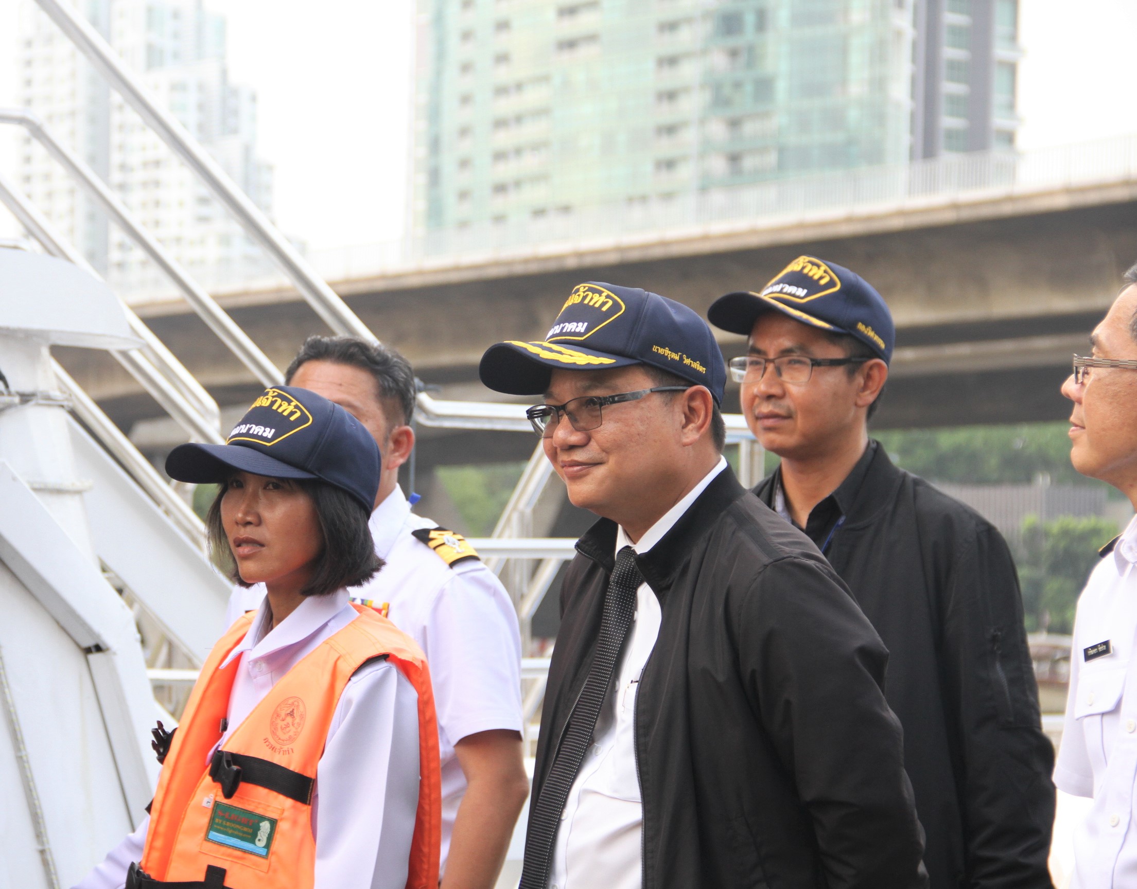 เจ้าท่าฯตรวจความปลอดภัยดูแลปชช.ร่วมพิธีถวายพระเพลิงพระบรมศพ ร.9