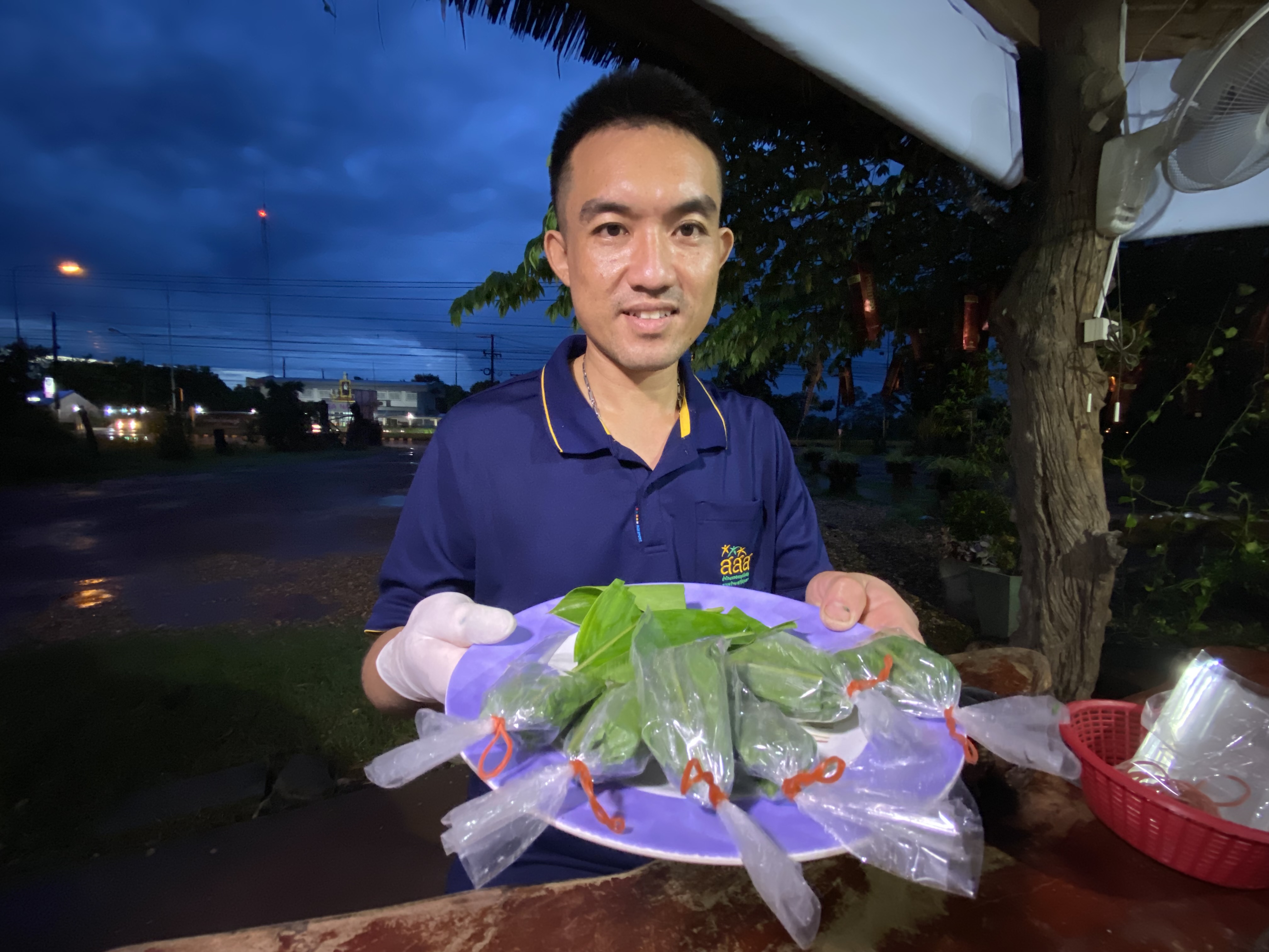 สุดเจ๋ง!  หนุ่ม ปภ.คิดค้นเมนูเด็ดชวนชิมแหนมเขียดสมุนไพร สร้างรายได้เสริม  