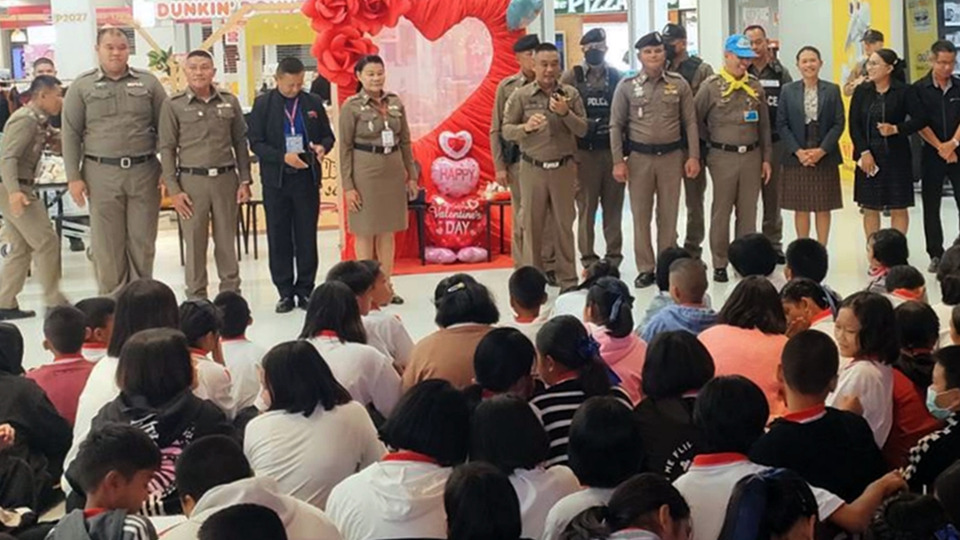 ครูตำรวจแดร์ ศรีสะเกษ-ยโสธร จัด D.A.R.E. พาเยาวชนต้านยาเสพติด เสริมภูมิคุ้มกัน