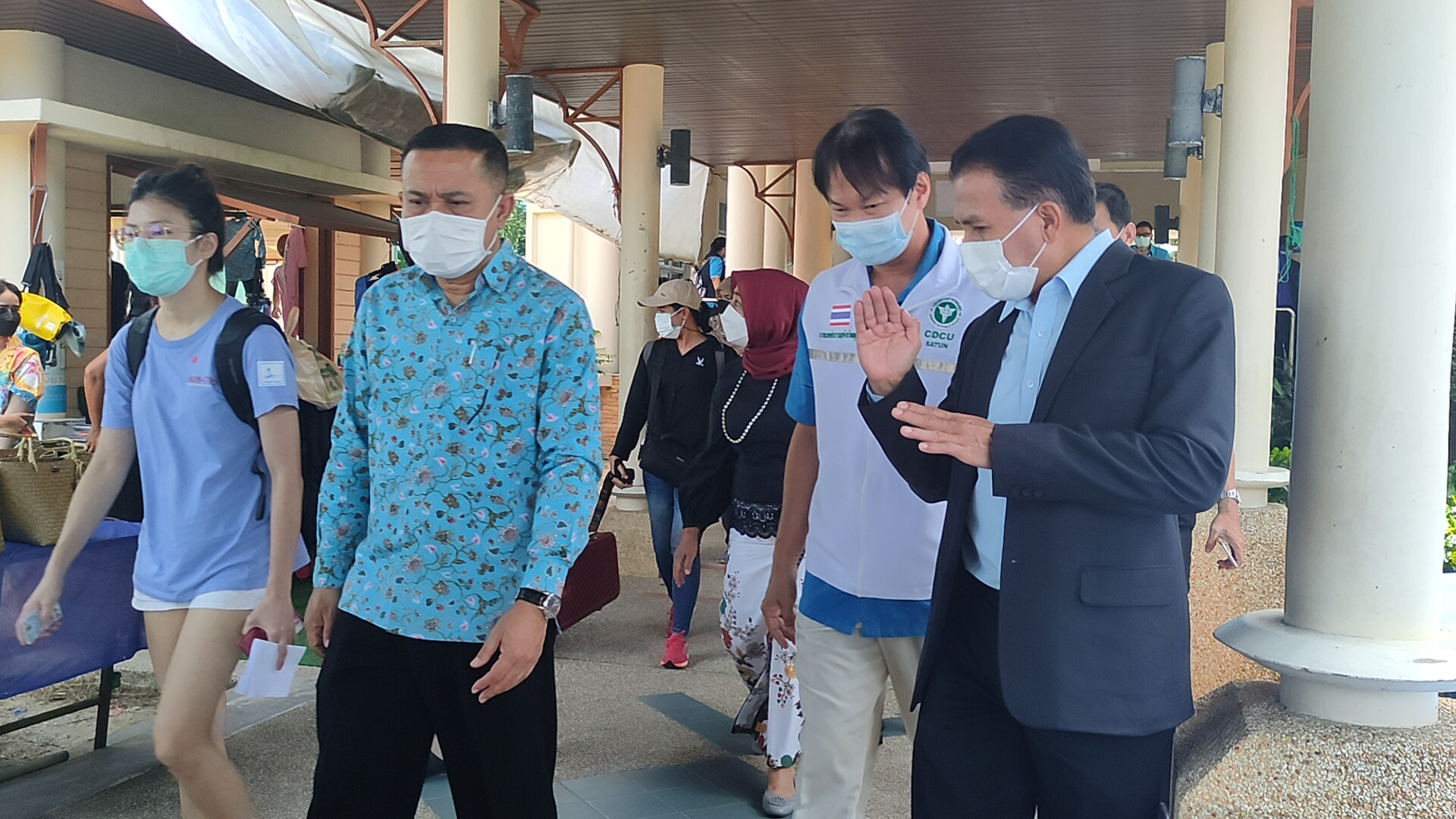 ผู้ว่าฯสตูล ส่ง นทท. ลงหลีเป๊ะวันแรก 300 คน ภายใต้มาตรการป้องกันโควิด