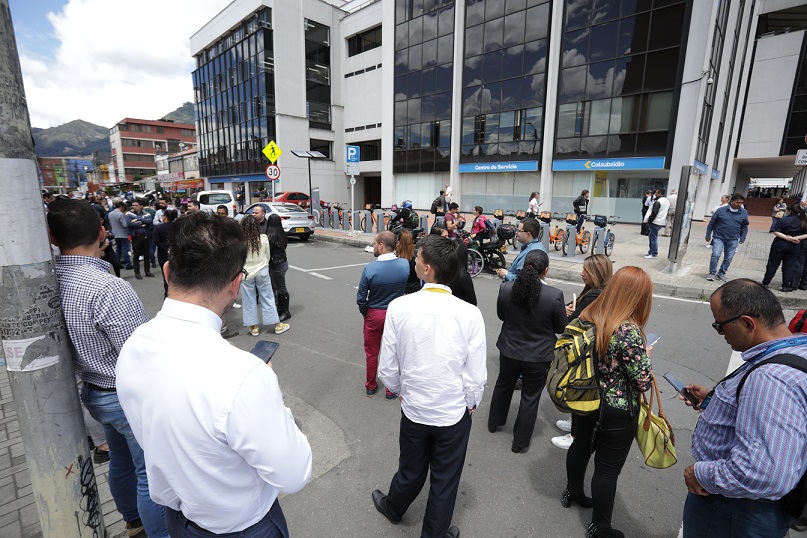 “โคลอมเบีย” ตระหนก! ธรณีพิโรธ 6.3 ริกเตอร์-ปชช.อพยพจ้าละหวั่น-ดับอนาถ 1 รายหลังตกใจโดดตึก 10 ชั้น