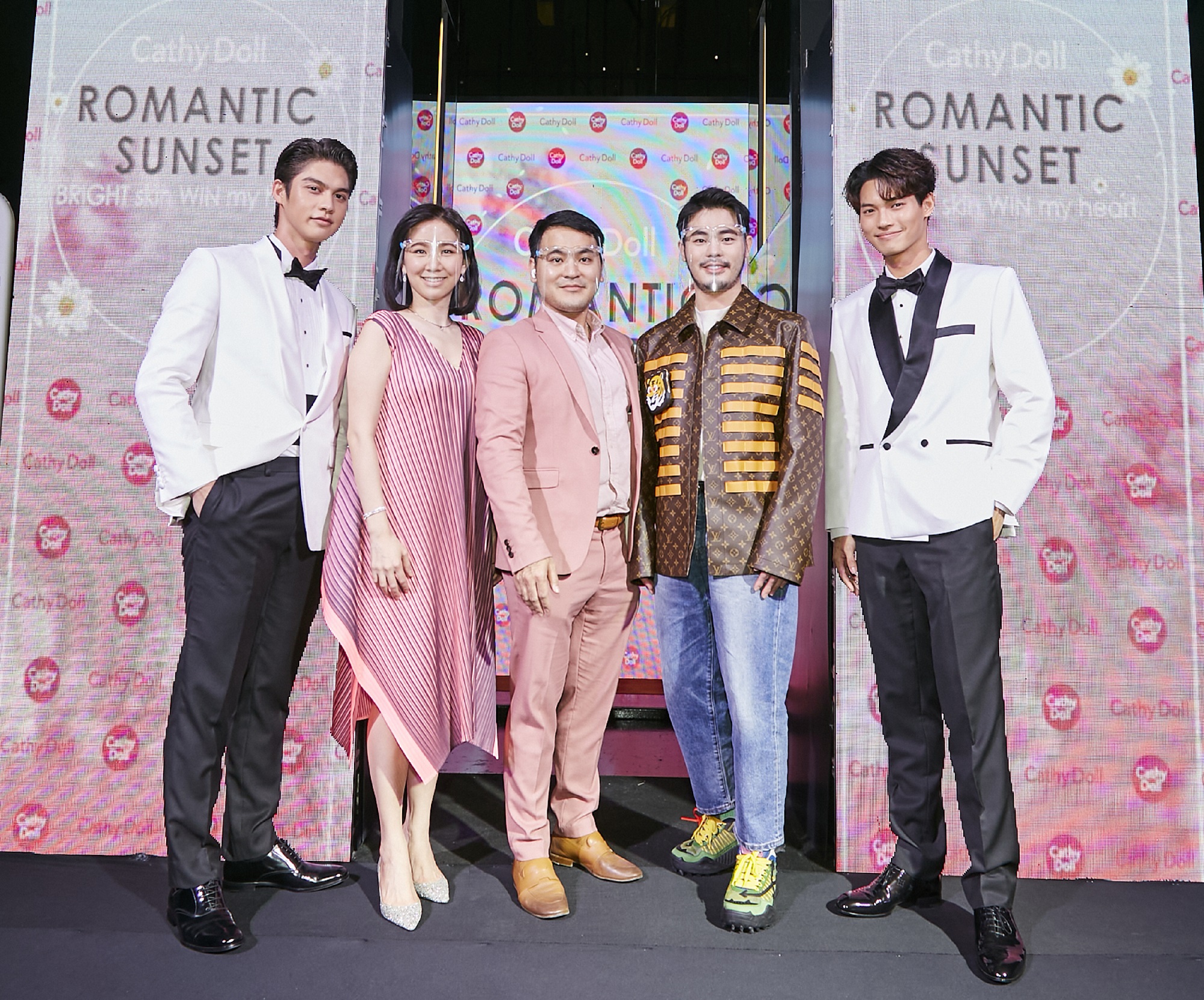 “ไบร์ท-วิน” มอบความสุขและความฟินให้กับลูกค้า “เคที่ดอลล์”งาน Cathy Doll Romantic Sunset BRIGHT Skin WIN My Heart