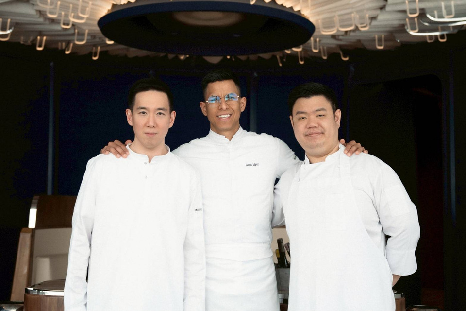 Blue by Alain Ducasse ชวนเปิดประสบการณ์ Fine Dining สุดเอ็กซ์คลูซีฟกับ “6-Hands Experience” มื้อพิเศษจากมิตรภาพสามเชฟระดับโลก