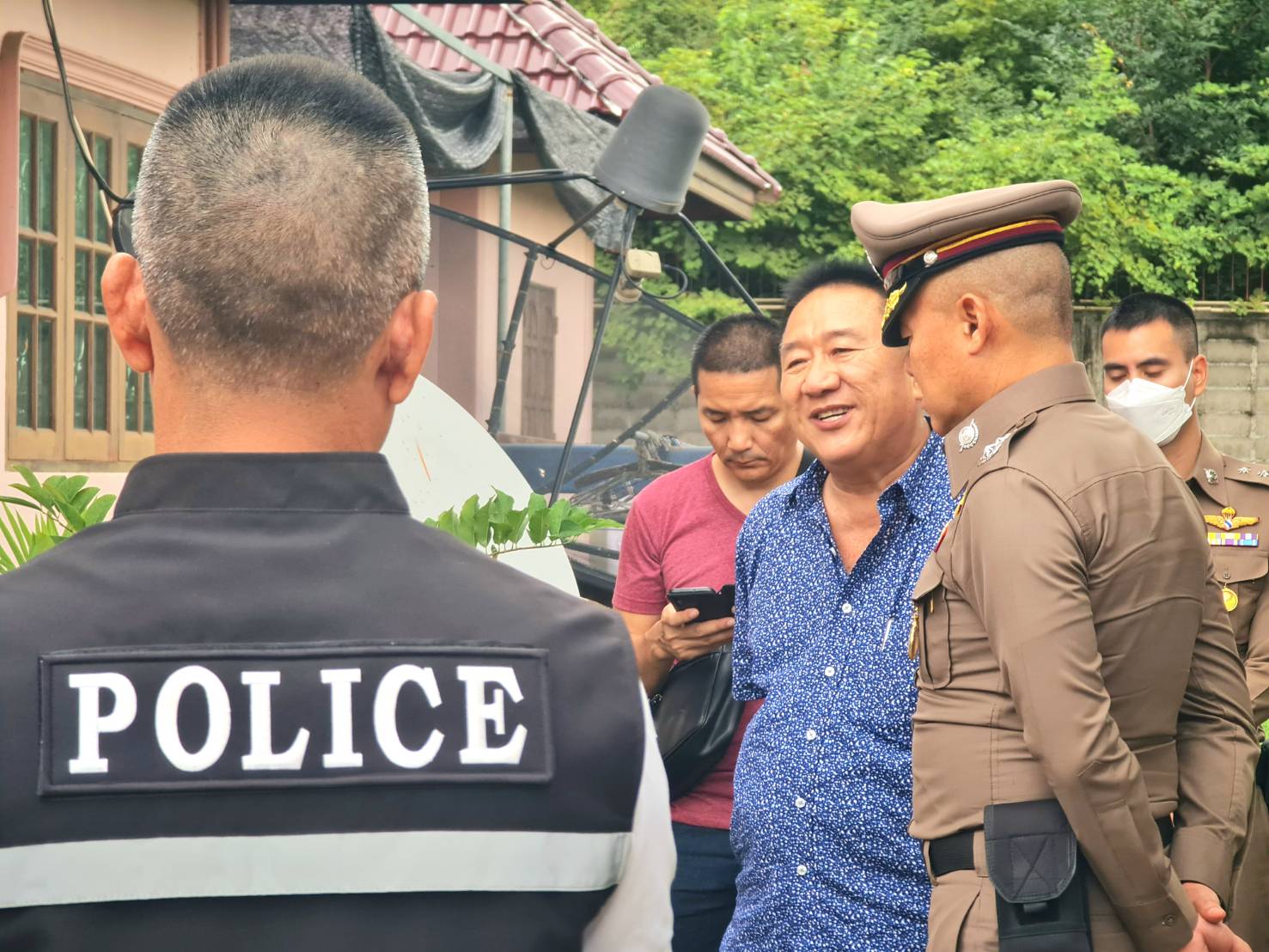 ปลอกกระสุนตกเกลื่อน​! ตร.ตั้งปม 3 ปมยิงถล่มบ้าน "เลขาฯ ผู้ช่วยรมว.คมนาคม"