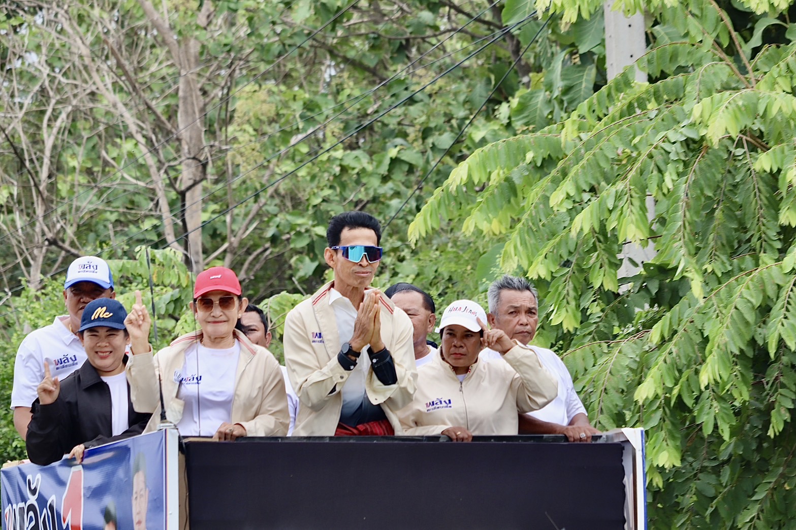 ว่าที่ นายกตะเคียนเตี้ย เดินสายขอบคุณคะแนนเสียง ปชช. 5 หมู่บ้าน