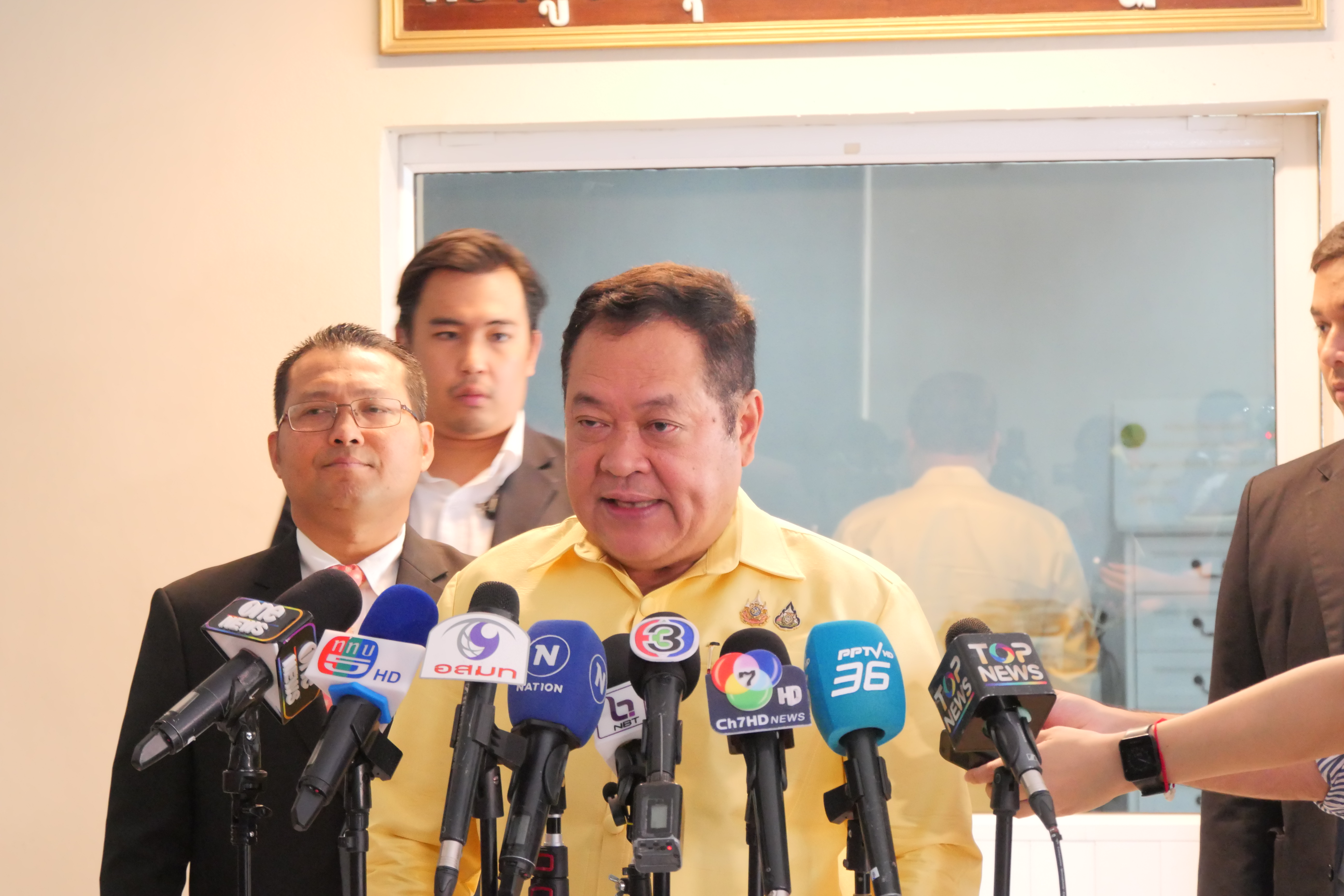 "ทวี" ยันไม่เลือกปฏิบัติพักโทษ "บุญทรง" ปัดปูทาง "ยิ่งลักษณ์" กลับไทย ย้ำต้องทำตามช่องทางกฎหมายอย่างเดียว 