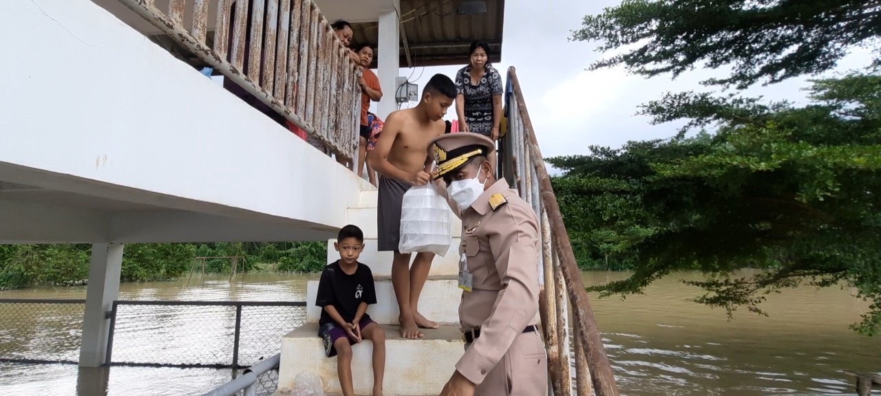 กองทัพเรือระดมกำลังช่วยปชช.ที่เดือดร้อนจากเหตุน้ำท่วมระยอง  