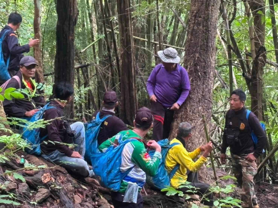 ระดมตำรวจ-กู้ภัย-ชาวบ้าน เร่งตามหา “ชายวัย 46” หายเข้าป่าแม่สอด 