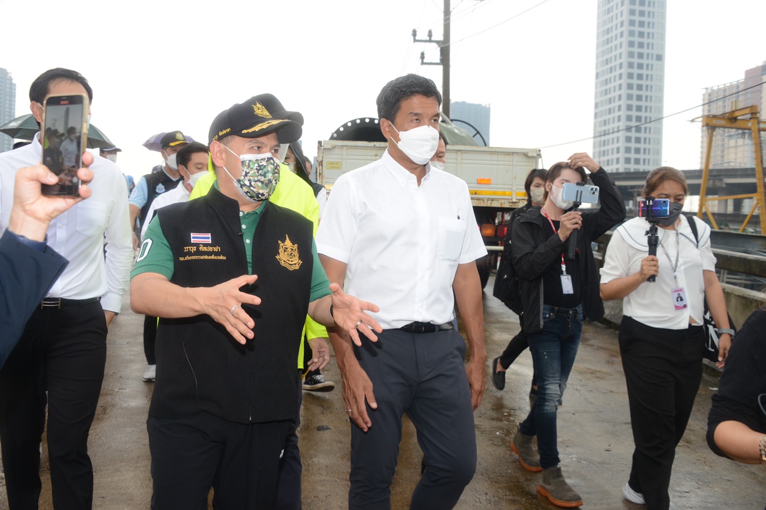 "วราวุธ"  นำเครื่องสูบน้ำทส. ช่วย "ผู้ว่าฯกทม.  แก้น้ำท่วมกรุงฯ ย้ำไม่ทิ้งสุพรรณบุรีบ้านเกิด