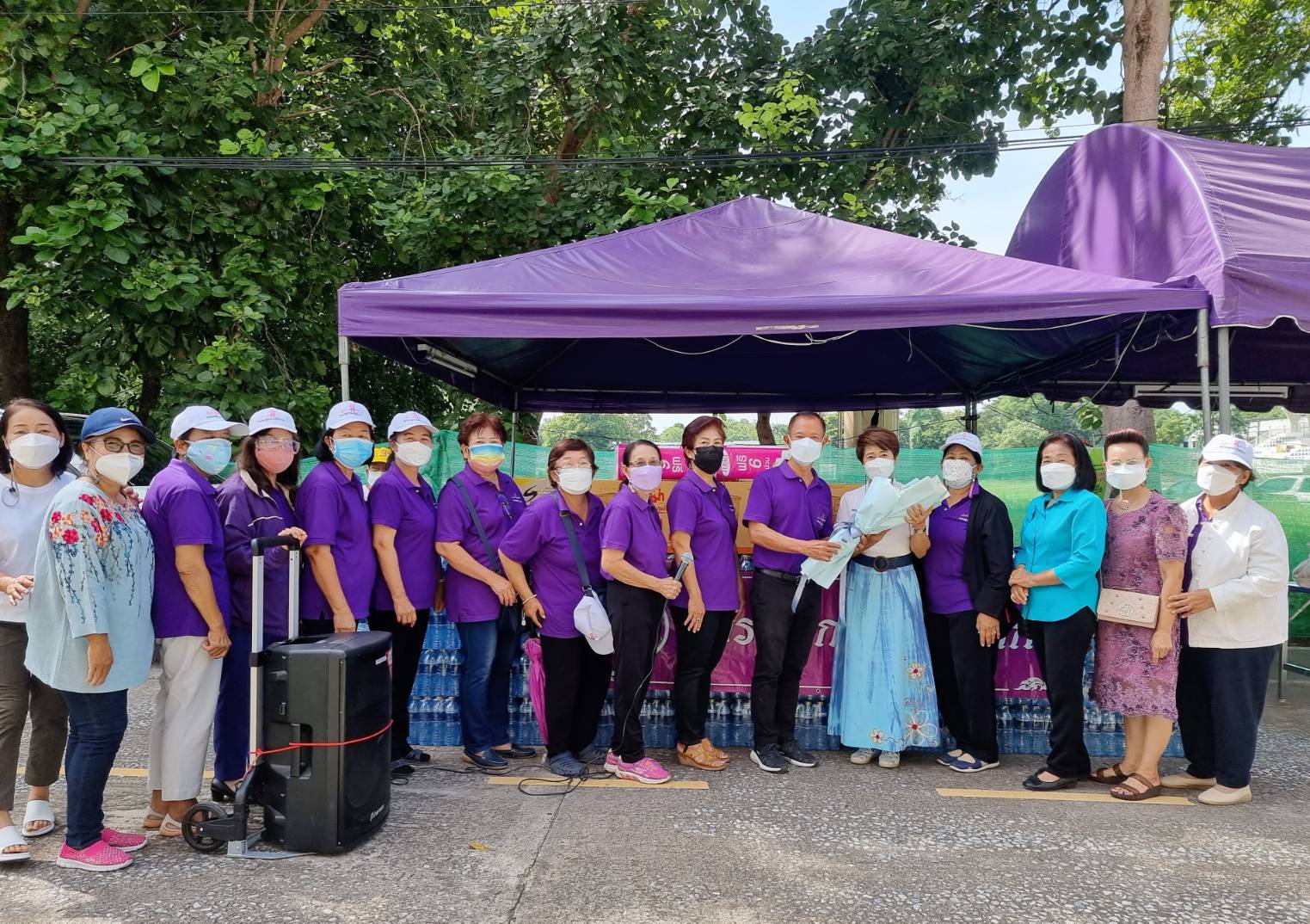 "ชมรมลูกแม่ปิงตาก" มอบ ชุด PPE​พร้อมของกินของใช้ ให้บุคลากรทางการแพทย์ รพ.สนาม มทร.ล้านนาตาก