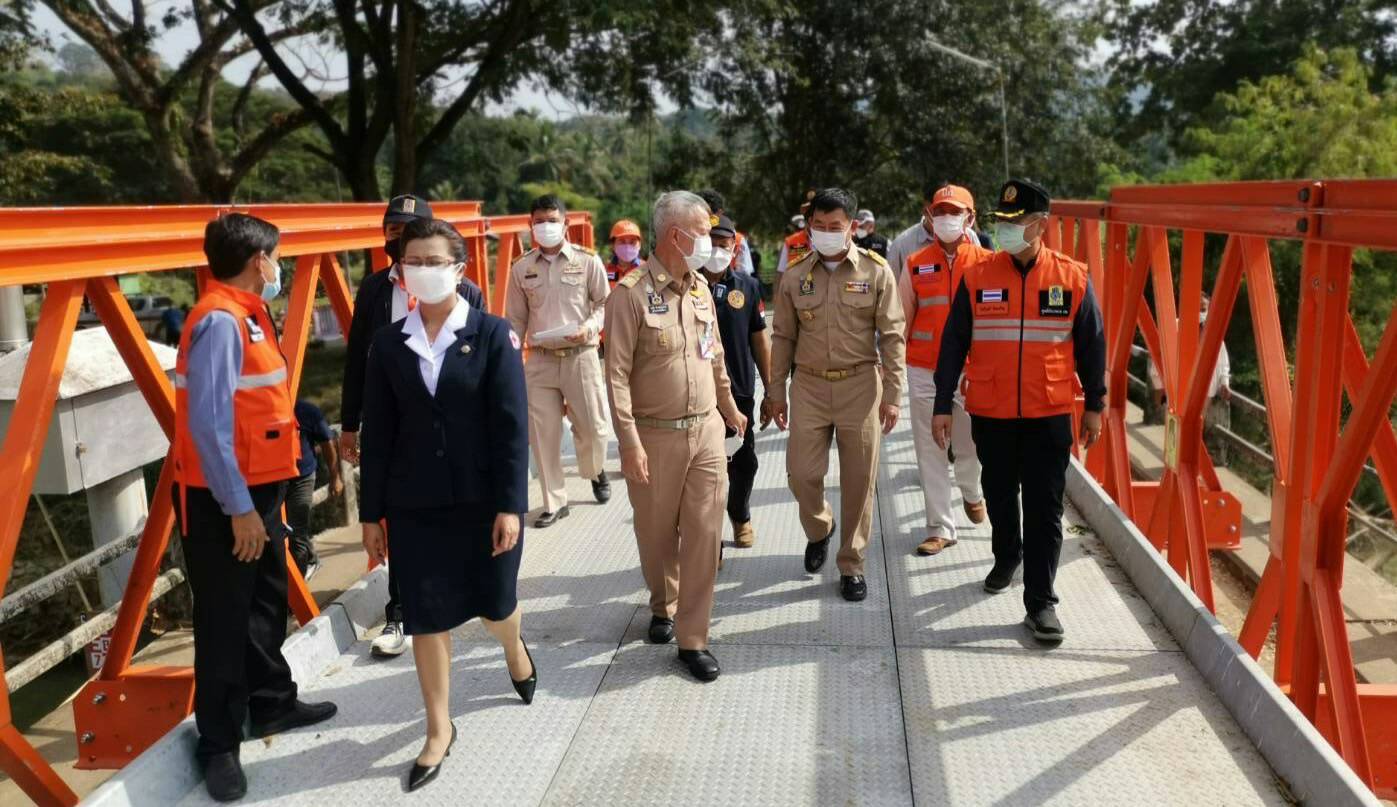 พ่อเมืองตาก เปิดสะพานเหล็ก แบร์ริ่ง ชั่วคราว ในพื้นที่หมู่ที่ 2 ต.พะวอ อ.แม่สอด