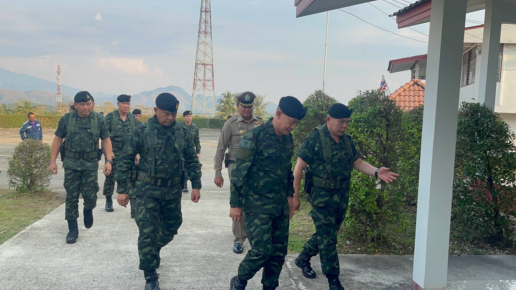 ผบ.สส.ลงพื้นที่กาญจน์ ตรวจเยี่ยมการปฎิบัติงานชายแดน สั่งเข้ม ปราบปรามอาชญากรรมข้ามชาติ