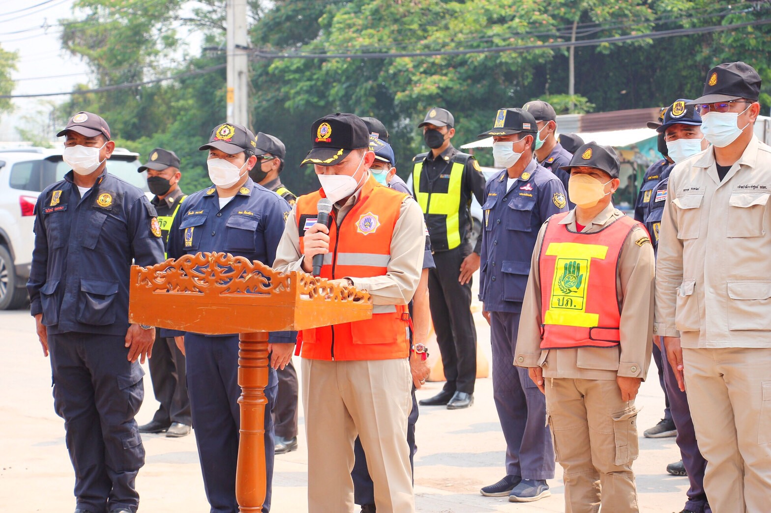 เทศบาลเมืองหนองบัวลำภูตั้งจุดตรวจบริการปชช.   “นายกนิด” ลั่นทุกวันต้องไม่เป็นวันอันตราย