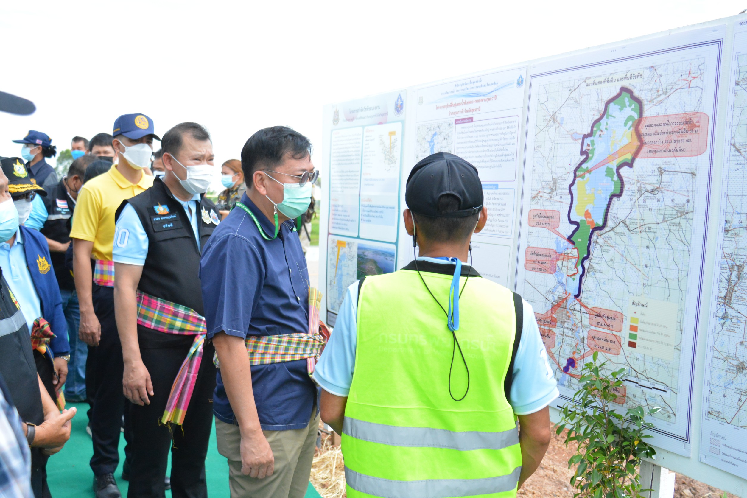 ปลัดทส. ติดตามการกำจัดวัชพืชหนองหาน โดยใช้เรือดูดโคลนสะเทินน้ำสะเทินบก