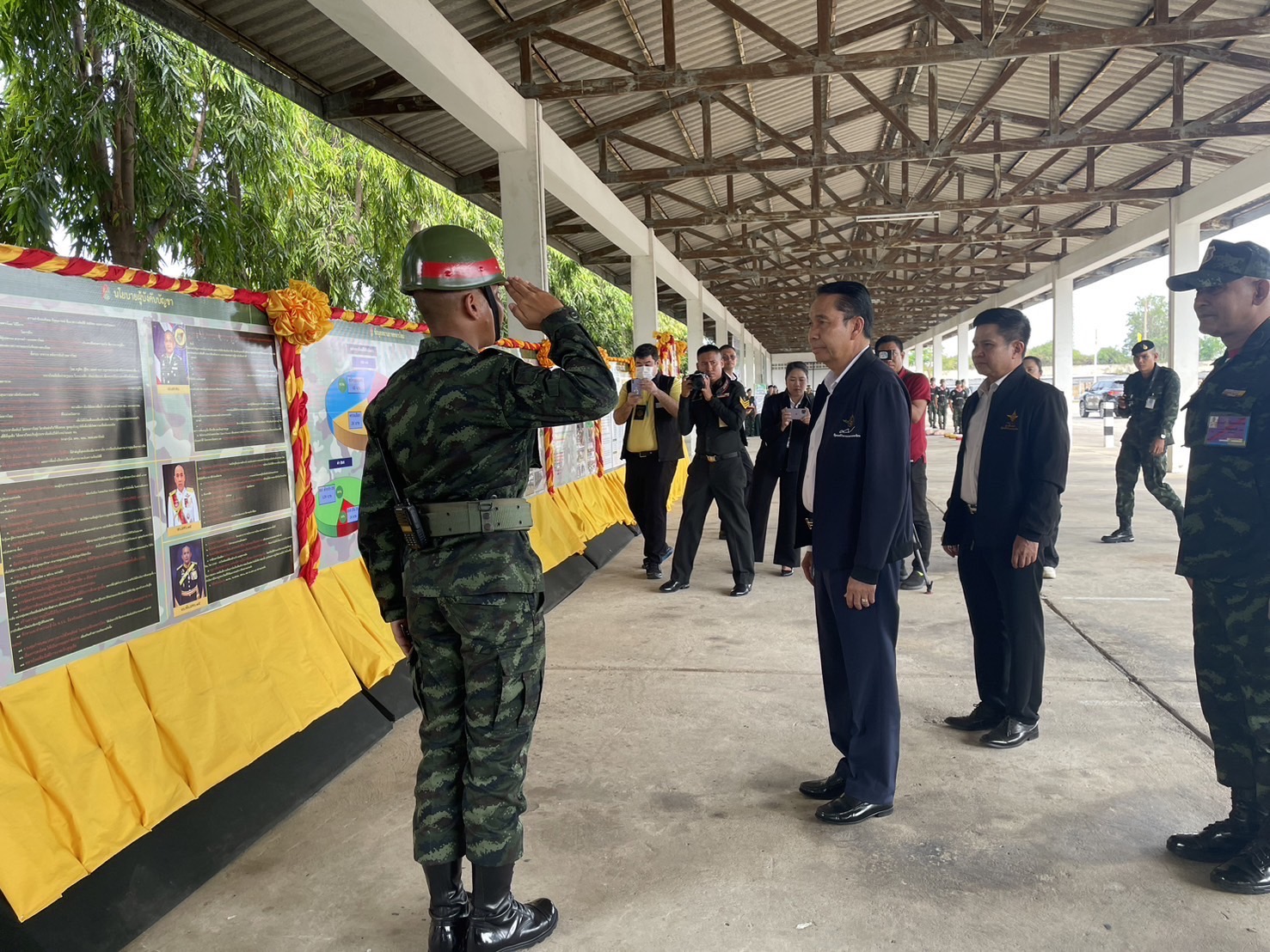 "สุทิน" เตรียมเคลียร์เรือดำน้ำกับจีน ยินดีรับฟังข้อเสนอ "วิโรจน์" ชงยกเลิกสัญญาปัจจุบัน ย้ำพรรคร่วมรัฐบาลยังแข็งแรงดี