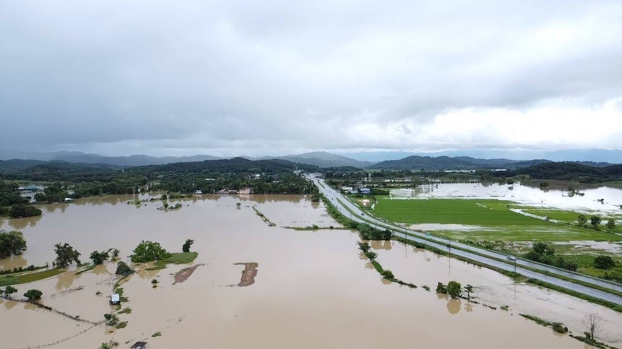 เชียงรายอ่วม! ฝนตกต่อเนื่องน้ำท่วม เสียหายกว่า 1,665 ครัวเรือน