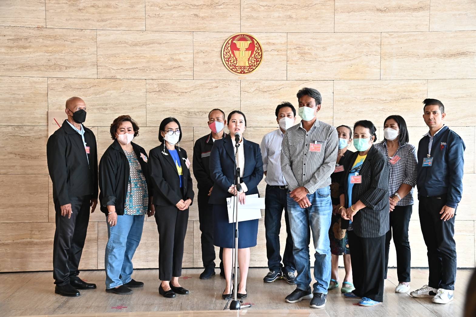 “รองโฆษกปชป.” พาชาวพญาไท ร้องทุกข์ “ประธานสภา” ค้านก่อสร้างบ้านพักขรก.