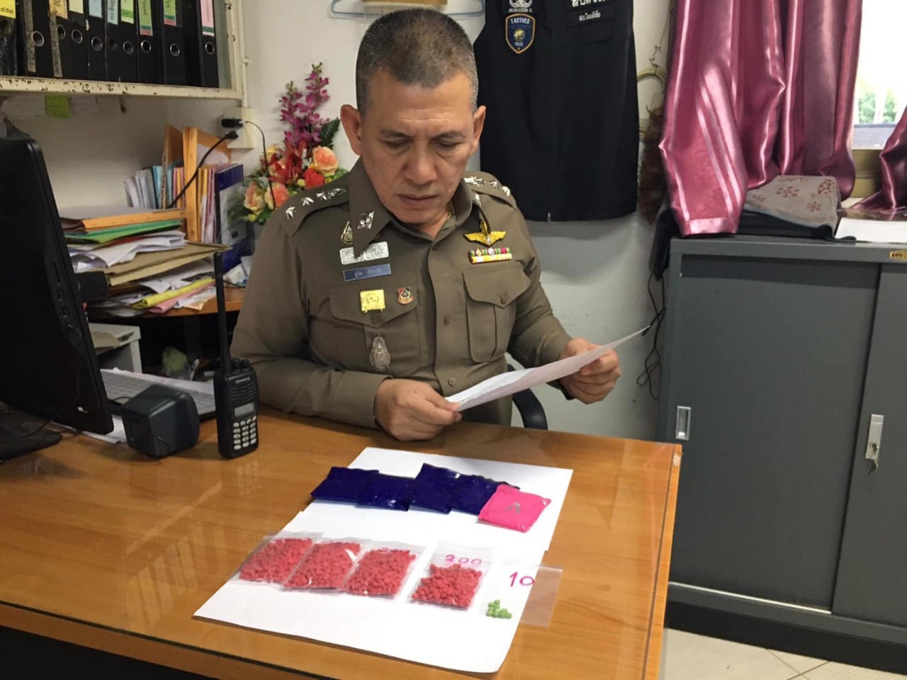 ตำรวจโพนพิสัย ร่วม ทหารพราน (ร้อย ทพ.2213) ตรวจยึดยาบ้า 1,000 เม็ด