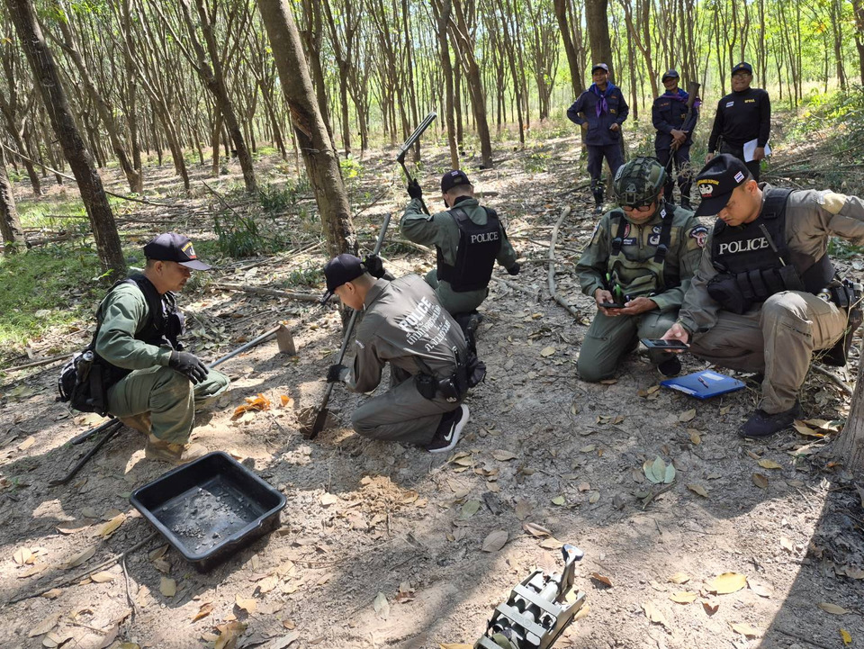 บุรีรัมย์ EOD เก็บกู้ลูกปืนใหญ่แล้ว 40 จุด คาดยังมีอีกเป็นร้อย คืนความปลอดภัยชายแดน