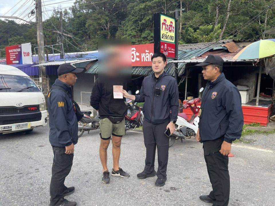 ตม.สตูลรวบหนุ่มรัสเซีย Overstay พบหมายแดงตำรวจสากล ฐานพยายามฆ่า 