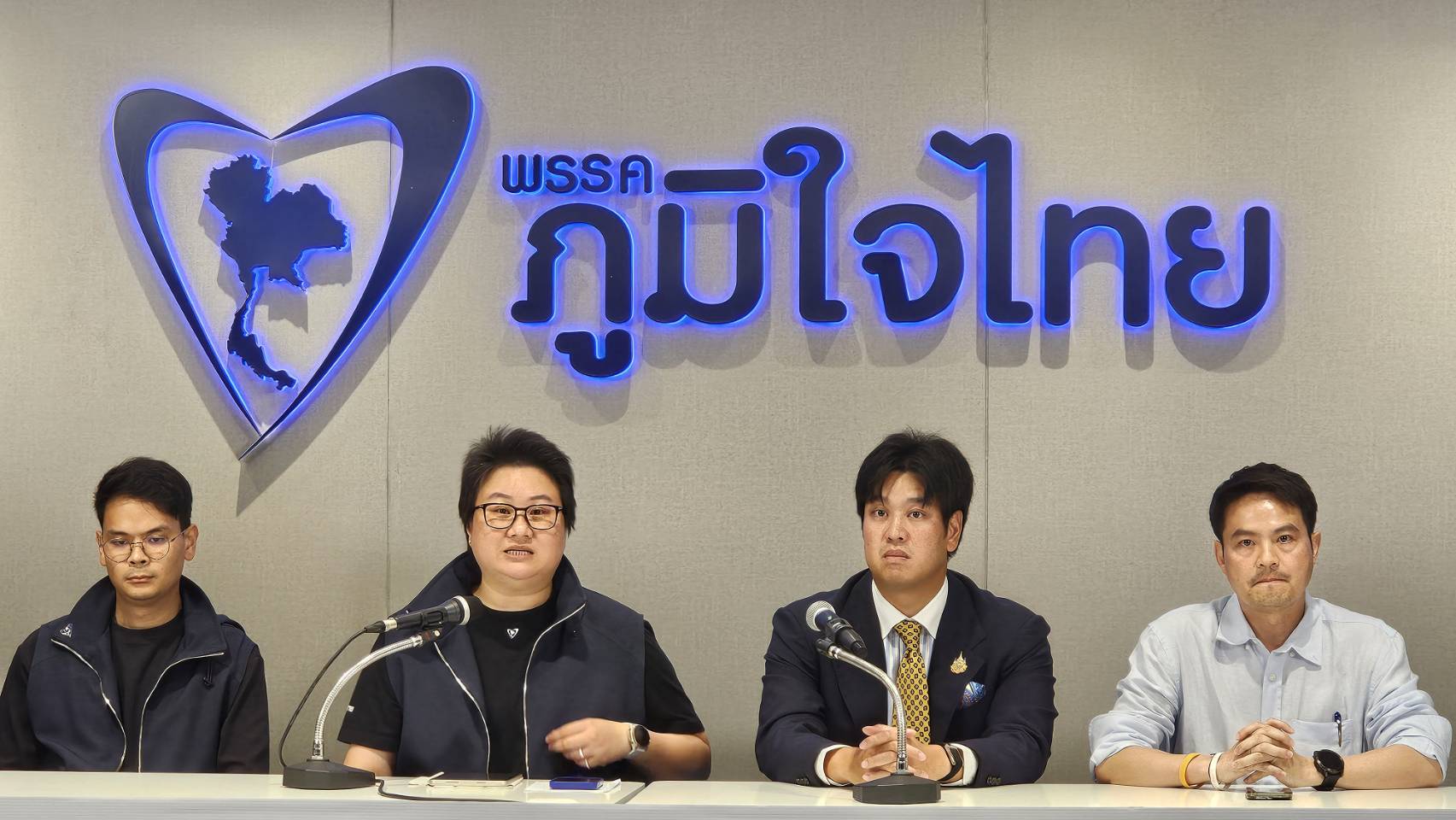 "ภูมิใจไทย" จ่อหารือ "ฝ่ายค้าน" ซักฟอก ม. 152 ปมรัฐบาลกับการดีลภาษีทรัมป์ ให้ประชาชนรับทราบ 