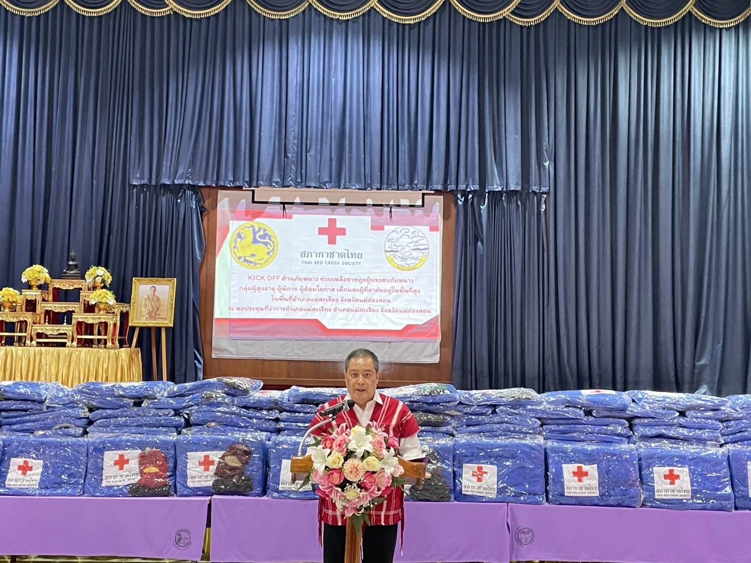 ผู้ว่าฯแม่ฮ่องสอน kick off ต้านภัยหนาว ช่วยเหลือราษฎรผู้ประสบภัยในพื้นที่สูงอำเภอแม่สะเรียง  