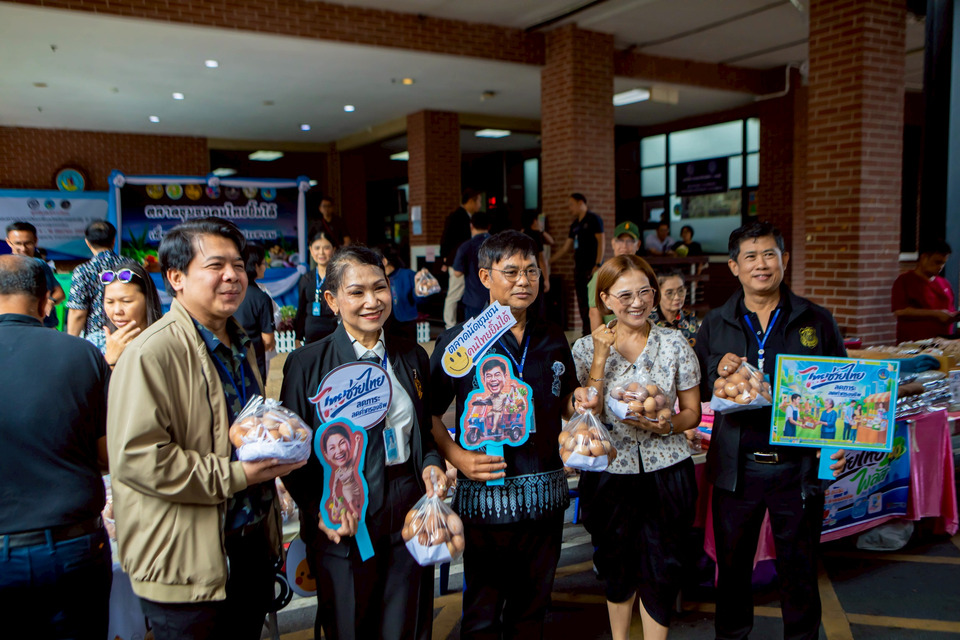 เมืองพัทยาเปิด “ตลาดชุมชนคนไทยยิ้มได้” ครั้งแรก หนุนเศรษฐกิจฐานราก สร้างรายได้สู่ชุมชน 