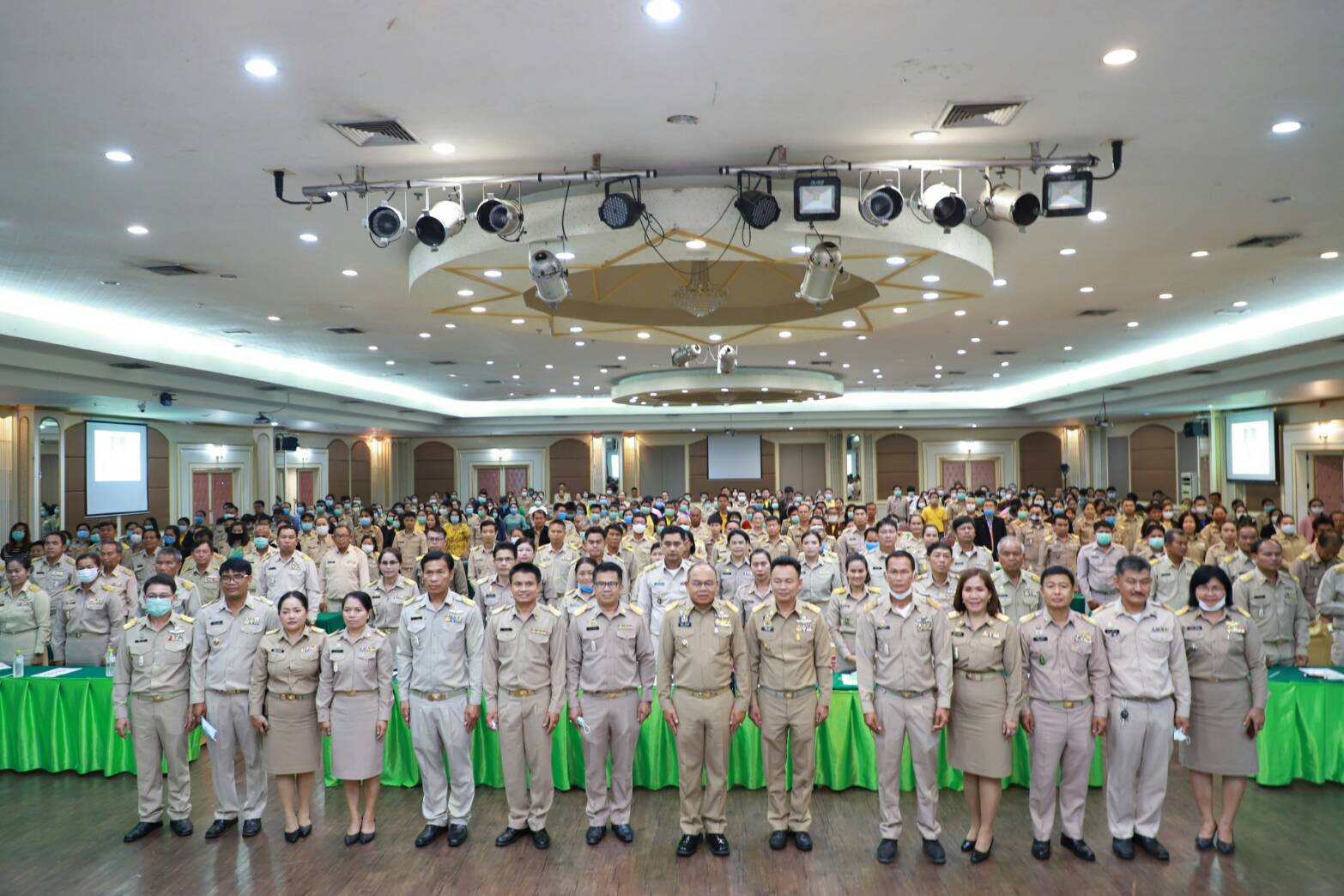 ท้องถิ่นยโสธร จัดสัมมนาเตรียมการเลือกตั้งท้องถิ่นพร้อมมอบใบเกียรติบัตรและโล่องค์กรท้องถิ่นและข้าราชการดีเด่น